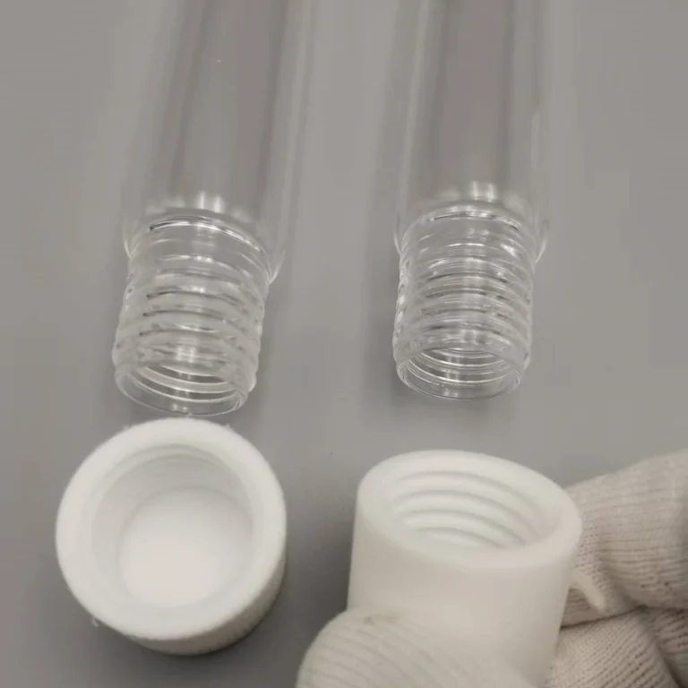 Quarzrohr mit Gewinde und PTFE-Kappe TotalQuartzWorks